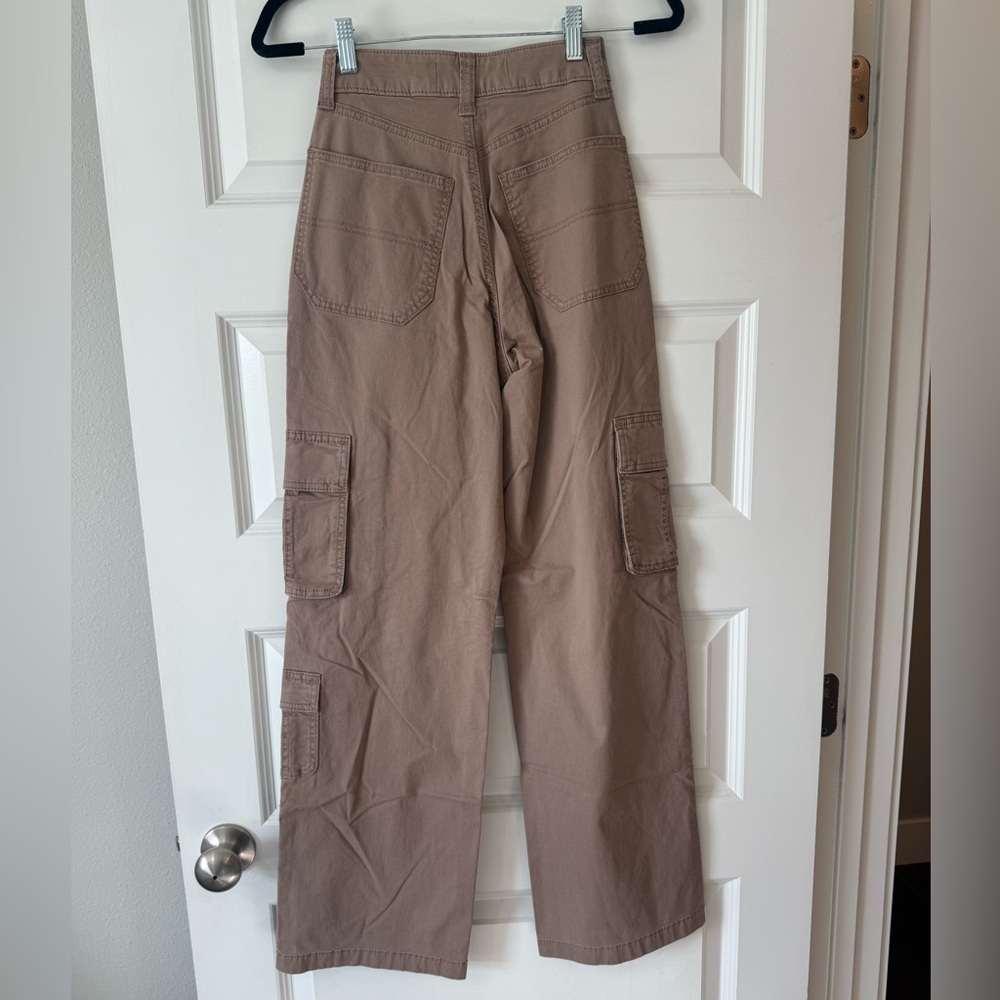 HOLLISTER | Ultra High-Rise Baggy 3-Pocket Cargo Pants Taupe | SIZE 23 - Picture 3 of 4